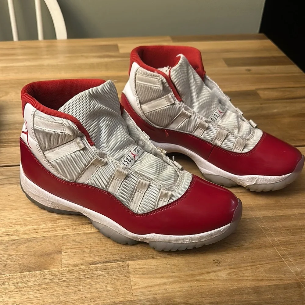 JORDAN 11 retro cherry red